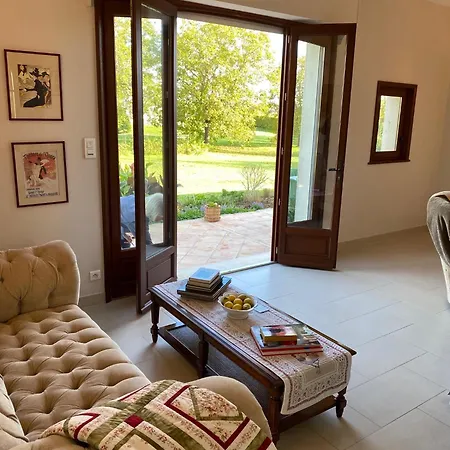 Le Petit Noyer Casa de Férias *